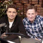 14.12.2021 Radio Kielce. Finał drugiego dnia akcji "Choinka pod choinkę". Na zdjęciu (od lewej): Janusz Radek, Paweł Solarz - Radio Kielce / Wiktor Taszłow / Radio Kielce