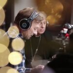 14.12.2021 Radio Kielce. Finał drugiego dnia akcji "Choinka pod choinkę". Na zdjęciu: Paweł Solarz - Radio Kielce / Wiktor Taszłow / Radio Kielce