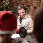 15.12.2021. Radio Kielce. Finał trzeciego dnia akcji "Choinka pod choinkę". Na zdjęciu: Siemacha Spot Kielce, Paweł Solarz - Radio Kielce / Wiktor Taszłow / Radio Kielce