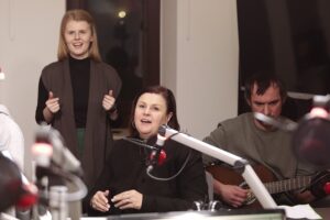 15.12.2021. Radio Kielce. Finał trzeciego dnia akcji "Choinka pod choinkę". / Wiktor Taszłow / Radio Kielce