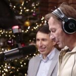 15.12.2021. Radio Kielce. Finał trzeciego dnia akcji "Choinka pod choinkę". Na zdjęciu: Sławomir Szmal, Paweł Solarz - Radio Kielce / Wiktor Taszłow / Radio Kielce