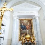 03.07.2021 Święty Krzyż. Ołtarz w kościele / Jarosław Kubalski / Radio Kielce