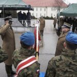 06.12.2021 Kielce Centrum Przygotowań do Misji Zagranicznych. Przejęcie obowiązków komendanta CPdMZ przez pułkownika Adama Włoczewskiego. Na zdjęciu od lewej: ppłk Jarosław Zdanowicz, gen. Jacek Ostrowski i płk Adam Włoczewski / Jarosław Kubalski / Radio Kielce