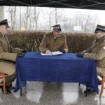 06.12.2021 Kielce Centrum Przygotowań do Misji Zagranicznych. Przejęcie obowiązków komendanta CPdMZ przez pułkownika Adama Włoczewskiego. Na zdjęciu od lewej: ppłk Jarosław Zdanowicz, gen. Jacek Ostrowski i płk Adam Włoczewski / Jarosław Kubalski / Radio Kielce