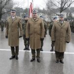 06.12.2021 Kielce Centrum Przygotowań do Misji Zagranicznych. Przejęcie obowiązków komendanta CPdMZ przez pułkownika Adama Włoczewskiego. Na zdjęciu od lewej: ppłk Jarosław Zdanowicz, gen. Jacek Ostrowski i płk Adam Włoczewski / Jarosław Kubalski / Radio Kielce