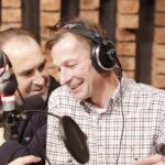 17.12.2021. Radio Kielce. Finał przedświątecznej akcji "Choinka pod choinkę". Na zdjęciu od lewej:  Janusz Knap - prezes zarządu Radia Kielce, Paweł Solarz - Radio Kielce / Jarosław Kubalski / Radio Kielce