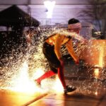 19.12.2021 Kielce Zakończenie jarmarku bożonarodzeniowego. Teatr Ognia Los Fuegos / Jarosław Kubalski / Radio Kielce