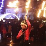 19.12.2021 Kielce Zakończenie jarmarku bożonarodzeniowego. Teatr Ognia Los Fuegos / Jarosław Kubalski / Radio Kielce