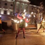 19.12.2021 Kielce Zakończenie jarmarku bożonarodzeniowego. Teatr Ognia Los Fuegos / Jarosław Kubalski / Radio Kielce