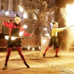 19.12.2021 Kielce Zakończenie jarmarku bożonarodzeniowego. Teatr Ognia Los Fuegos / Jarosław Kubalski / Radio Kielce