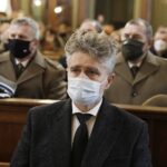 22.12.2021 Kielce. Kościół pw św. Wojciecha. Pogrzeb żołnierza AK majora Zbigniewa Mielczarka i jego syna Zbigniewa. Na zdjęciu senator Krzysztof Słoń / Jarosław Kubalski / Radio Kielce