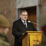 22.12.2021 Kielce. Kościół pw św. Wojciecha. Pogrzeb żołnierza AK majora Zbigniewa Mielczarka i jego syna Zbigniewa. Szef Urzędu do Spraw Kombatantów i Osób Represjonowanych Jan Józef Kasprzyk / Jarosław Kubalski / Radio Kielce