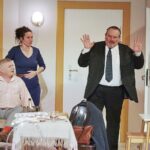 30.11. 2021 Kielce. Teatr im. Stefana Żeromskiego. Próba spektaklu "Prezent urodzinowy" w reżyserii Jerzego Bończaka. Na zdjęciu od lewej: Mirosław Bieliński, Aneta Wirzinkiewicz, Jacek Mąka i Dawid Żlobiński / Jarosław Kubalski / Radio Kielce