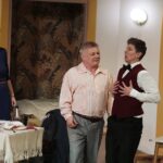 30.11. 2021 Kielce. Teatr im. Stefana Żeromskiego. Próba spektaklu "Prezent urodzinowy" w reżyserii Jerzego Bończaka. Na zdjęciu od lewej: Aneta Wirzinkiewicz, Mirosław Bieliński i Dawid Żłobiński / Jarosław Kubalski / Radio Kielce