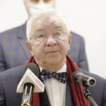 06.12.2021. Kielce. Przekazanie symbolicznych czeków z ministerstwa dla UJK. Na zdjęciu Krzysztof Lipiec - prezes świętokrzyskich struktur PiS / Jarosław Kubalski / Radio Kielce