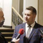 06.12.2021. Kielce. Przekazanie symbolicznych czeków z ministerstwa dla UJK. Na zdjęciu Przemysław Czarnek - minister edukacji i nauki / Jarosław Kubalski / Radio Kielce