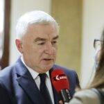 06.12.2021. Kielce. Przekazanie symbolicznych czeków z ministerstwa dla UJK. Na zdjęciu Andrzej Bętkowski - marszałek województwa świętokrzyskiego / Jarosław Kubalski / Radio Kielce