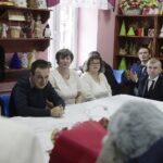 08.12.2021 Wola Jachowa. Fundacja Miśka Zdziśka odwiedziła z zabawkami dom środowiskowy / Jarosław Kubalski / Radio Kielce