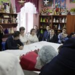 08.12.2021 Wola Jachowa. Fundacja Miśka Zdziśka odwiedziła z zabawkami dom środowiskowy / Jarosław Kubalski / Radio Kielce