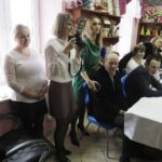 08.12.2021 Wola Jachowa. Fundacja Miśka Zdziśka odwiedziła z zabawkami dom środowiskowy / Jarosław Kubalski / Radio Kielce