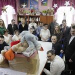 08.12.2021 Wola Jachowa. Fundacja Miśka Zdziśka odwiedziła z zabawkami dom środowiskowy / Jarosław Kubalski / Radio Kielce