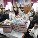 08.12.2021 Wola Jachowa. Fundacja Miśka Zdziśka odwiedziła z zabawkami dom środowiskowy / Jarosław Kubalski / Radio Kielce