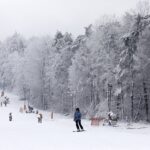11.12.2021 Kielce. Stok narciarski na Stadionie.Narciarze. Zima / Jarosław Kubalski / Radio Kielce