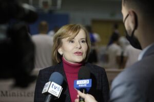 12.12.2021. Kielce. Projekt „Szyjemy sport na miarę - sportowa rodzina”. Na zdjęciu: Anna Krupka - wiceminister sportu / Jarosław Kubalski / Radio Kielce