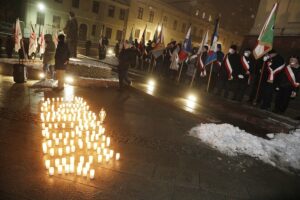 13.12.2021 Kielce. Uroczystości pod pomnikiem księdza Jerzego Popiełuszki w 40. rocznicę wprowadzenia w Polsce stanu wojennego / Jarosław Kubalski / Radio Kielce