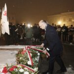 13.12.2021 Kielce. Uroczystości pod pomnikiem księdza Jerzego Popiełuszki w 40. rocznicę wprowadzenia w Polsce stanu wojennego. Na zdjęciu wiceminister spraw Zagranicznych Piotr Wawrzyk / Jarosław Kubalski / Radio Kielce