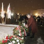 13.12.2021 Kielce. Uroczystości pod pomnikiem księdza Jerzego Popiełuszki w 40. rocznicę wprowadzenia w Polsce stanu wojennego. Na zdjęciu senator Krzysztof Słoń / Jarosław Kubalski / Radio Kielce