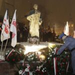 13.12.2021 Kielce. Uroczystości pod pomnikiem księdza Jerzego Popiełuszki w 40. rocznicę wprowadzenia w Polsce stanu wojennego / Jarosław Kubalski / Radio Kielce