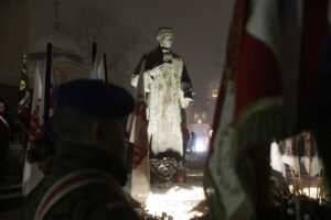 13.12.2021 Kielce. Uroczystości pod pomnikiem księdza Jerzego Popiełuszki w 40. rocznicę wprowadzenia w Polsce stanu wojennego / Jarosław Kubalski / Radio Kielce