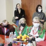 14.12.2021 Kielce. ŚUW. Wojewoda Zbigniew Koniusz spotkał się z Kołem Gospodyń Wiejskich Czerwona Malina i z zespołem ludowym Godziembianie / Jarosław Kubalski / Radio Kielce