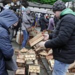 19.12.2021 Kielce. Kiermasz bożonarodzeniowy przed Dworkiem Laszczyków / Jarosław Kubalski / Radio Kielce