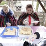 19.12.2021 Kielce. Kiermasz bożonarodzeniowy przed Dworkiem Laszczyków / Jarosław Kubalski / Radio Kielce