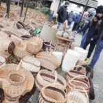 19.12.2021 Kielce. Kiermasz bożonarodzeniowy przed Dworkiem Laszczyków / Jarosław Kubalski / Radio Kielce