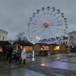 19.12.2021 Kielce. Jarmark bożonarodzeniowy na Rynku / Jarosław Kubalski / Radio Kielce