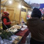 19.12.2021 Kielce. Jarmark bożonarodzeniowy na Rynku / Jarosław Kubalski / Radio Kielce