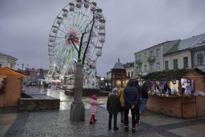 19.12.2021 Kielce. Jarmark bożonarodzeniowy na Rynku / Jarosław Kubalski / Radio Kielce