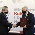 20.12.2021. Warszawa. Podpisanie umowy dot. Muzeum w Sandomierzu. Na zdjęciu (od lewej): Piotr Gliński - wicepremier, Andrzej Bętkowski - marszałek województwa świętokrzyskiego / Jarosław Kubalski / Radio Kielce