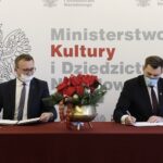 20.12.2021. Warszawa. Podpisanie umowy dot. Muzeum w Sandomierzu. Na zdjęciu (od lewej): Marcin Piwnik -  starosta sandomierski, Marcin Marzec - burmistrz Sandomierza / Jarosław Kubalski / Radio Kielce