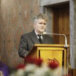 22.12.2021 Kielce. Kościół pw św. Wojciecha. Pogrzeb żołnierza AK majora Zbigniewa Mielczarka i jego syna Zbigniewa. Na zdjęciu senator Krzysztof Słoń / Jarosław Kubalski / Radio Kielce