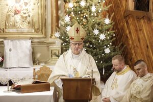 Biskup Jan Piotrowski: Boże Narodzenie to zaproszenie dla każdego z nas
