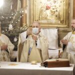 24.12.2021 Mójcza. Pasterka. Mszę odprawił biskup Jan Piotrowski / Jarosław Kubalski / Radio Kielce