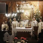 24.12.2021 Mójcza. Pasterka. Mszę odprawił biskup Jan Piotrowski / Jarosław Kubalski / Radio Kielce