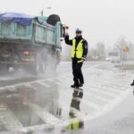 31.12.2021 Górno.  Policja. Kontrola drogowa / Jarosław Kubalski / Radio Kielce