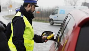 31.12.2021 Górno. Policja. Kontrola drogowa / Jarosław Kubalski / Radio Kielce