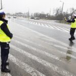 31.12.2021 Górno.  Policja. Kontrola drogowa / Jarosław Kubalski / Radio Kielce