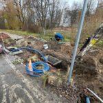 03.12.2021. Kielce. Prace przy oświetleniu nad Silnicą / Wiktor Taszłow / Radio Kielce